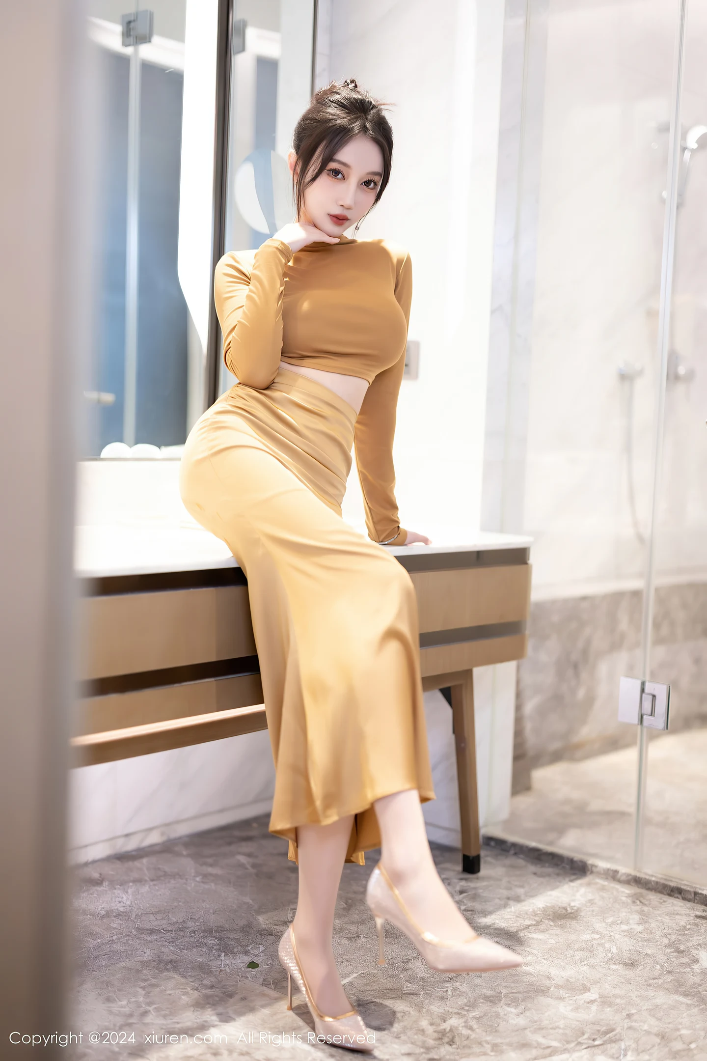 图片[4]-[XiuRen秀人网]VOL.8574 模特玥儿玥性感黄色长裙配原色丝袜+黑色情趣内衣惹火诱惑写真81P-秀人网官方网站